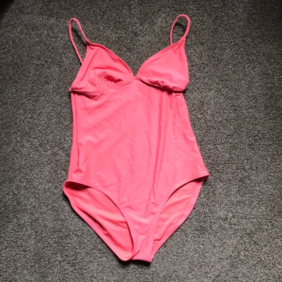 Old Navy swimsuit - Picture 3 of 5